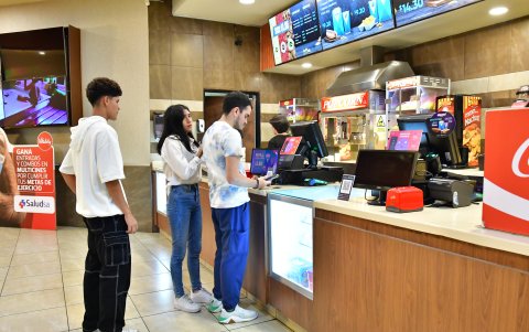 En el cine, para no perder tiempo, se hace el pedido desde una app.