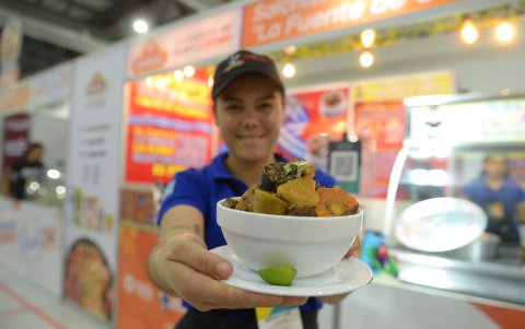 El caldo de salchicha ha sido uno de los platillos predilectos en las ediciones pasadas de Raíces.