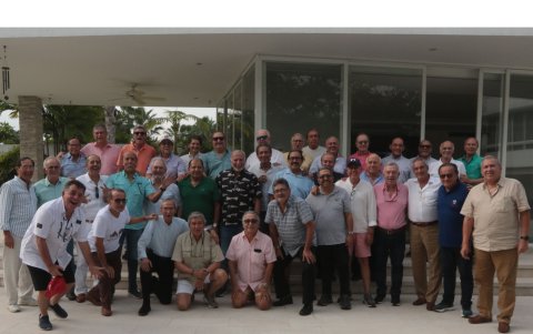 Los asistentes pertenecen a la promoción 13 del Colegio Javier de Guayaquil.