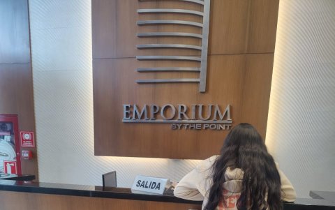Recepción de edificio Emporium.