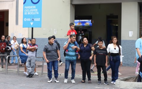 Las familias llenaron las avenidas Quito y 9 de Octubre.