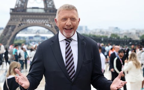 Boris Becker posa para una fotografía en la alfombra roja a su llegada a la ceremonia de apertura de los Juegos Olímpicos de París 2024, en París, Francia, el 26 de julio de 2024.