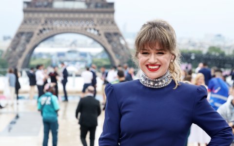 La cantante estadounidense Kelly Clarkson posa para una fotografía en la alfombra roja a su llegada a la ceremonia de apertura de los Juegos Olímpicos de París 2024, en París, Francia, el 26 de julio de 2024.