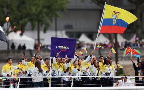 La delegación de Ecuador durante la inauguración de Paris 2024.