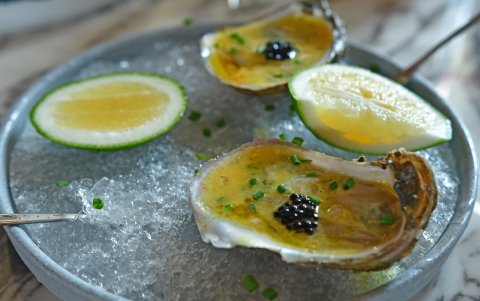 Las almejas gratinadas es uno de sus platos estrella.