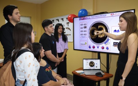 Asignaturas. La medicina legal abre el campo de estudio a otras asignaturas como balística, genética, y química forense.