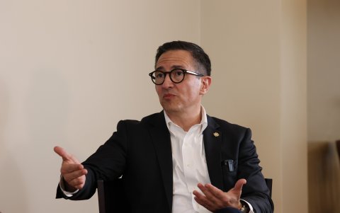 Pedro José Freile es abogado y Fue miembro del consejo directivo de la Sociedad de Lucha contra el Cáncer (SOLCA).