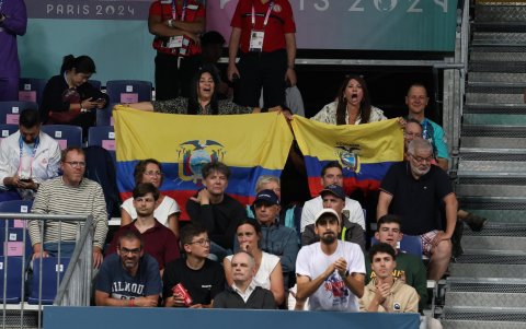 Banderas ecuatorianas flamearon en el coliseo donde se desarrolló la competencia.