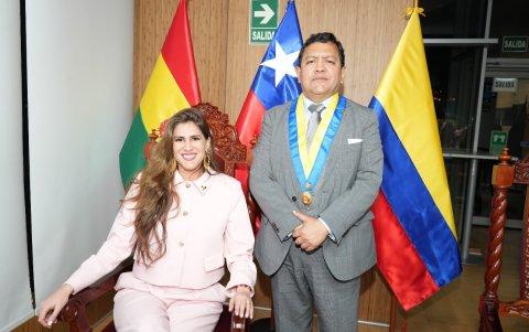 La parlamentaria ecuatoriana Cristina Reyes y el nuevo presidente del organismo, el peruano - español Gustavo Pacheco.