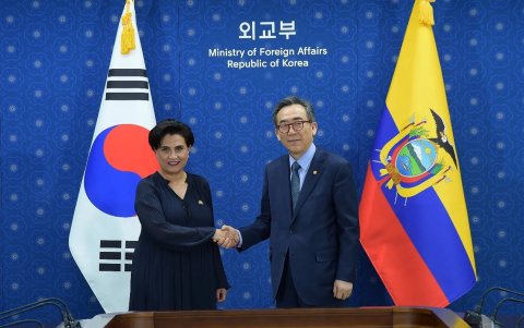 En este año el nuevo Gobierno también mantuvo reuniones con Corea del Sur.