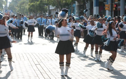 Bastoneras también marcharon durante este evento,