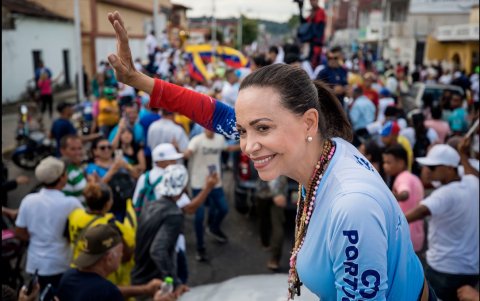 María Corina Machado fue inhabilitada para ejercer cargos públicos, pero su liderazgo ha sido clave en el proceso electoral venezolano.