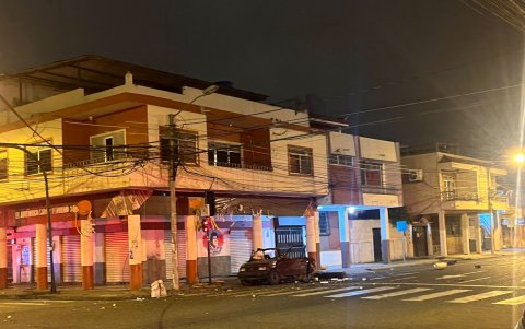 El vehículo estaba cargado con cilindros de gas. No se registraron fallecidos ni heridos en el atentado.