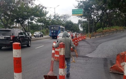 Foto referencial. El pasado 27 de julio, como se observa en la imagen, trabajos similares se hicieron en la oreja vial que conecta a vía la costa con la Perimetral.