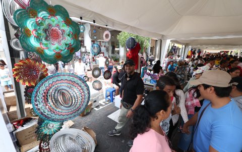 Durante la jornada, las carpas fueron los espacios más visitados por locales y turistas.