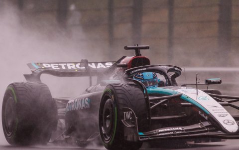 Russell fue cuestionado por no vaciar el combustible de su monoplaza como debía, según el reglamento.