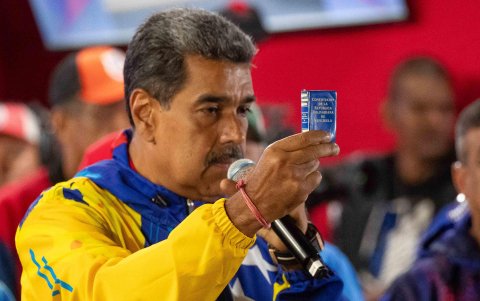 El presidente de Venezuela, Nicolás Maduro, pronuncia un discurso tras conocer los resultados de las elecciones presidenciales este lunes, en Caracas (Venezuela).