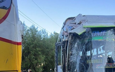 Personal de Bomberos Quito realizó la valoración de pacientes: 3 estables, 3 personas con heridas medianas.