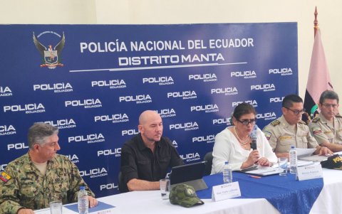 Palencia junto al ministro Loffredo y autoridades policiales.