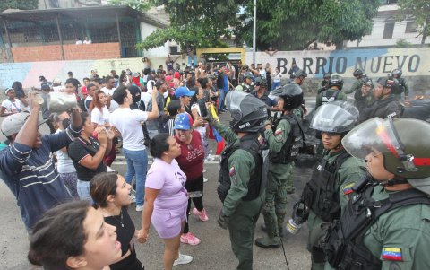 Ciudadanos se organizan y salen a protestar en varios puntos de Venezuela.