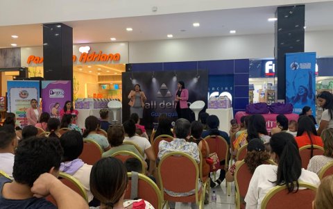 Esta actividad se desarrolla en el patio de comidas del Mall del Río, en la avenida Francisco de Orellana.