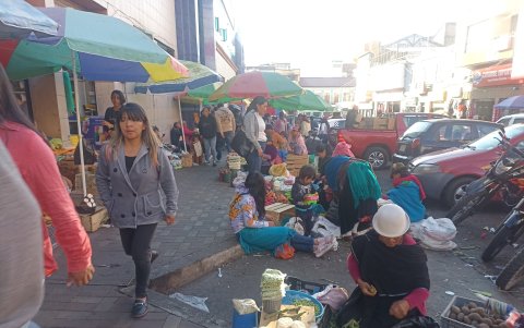 4.000
comerciantes
no regularizados ocupan las aceras y calles de la ciudad, en su mayoría en el centro.