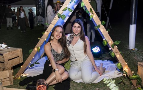 Valeria Urquizo y Johana Peñaherrera.