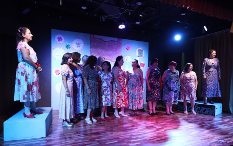 Los actores y cantantes del elenco ensayaron durante más de cuatro meses.