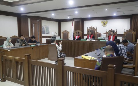 El profesor Doctor Johannes Gunawan, da su opinión como experto en la audiencia de demanda colectiva en Yakarta, Indonesia, el 13 de junio de 2024.