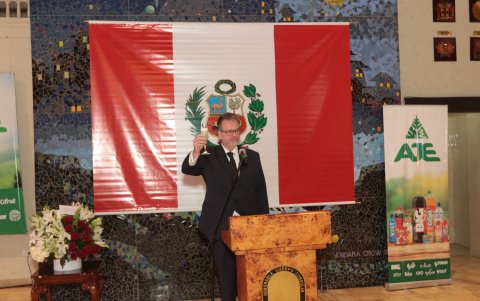 GUAYAQUIL. José Ignacio Mariátegui, ministro consejero del Consulado General de Perú en Guayaquil, ofrece el brindis.