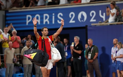 Agitando la mano y con la mirada melancólica Rafa dijo adiós a los Juegos Olímpicos y quizás a toda su carrera deportiva.