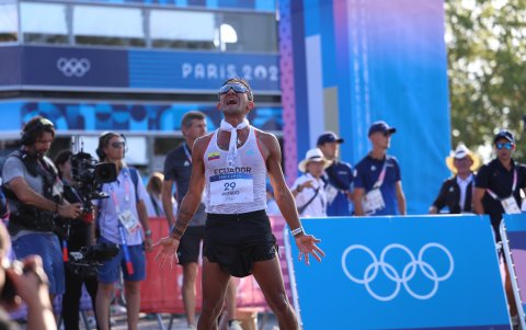 Daniel Pintado en la meta a lo Cristiano Ronaldo en el festejo.