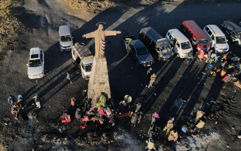 La Cumbre es un lugar mágico ubicado a 4.500 metros sobre el nivel del mar, cerca de la ciudad de La Paz, Bolivia.