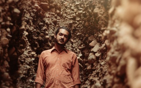 Matheus se considera un trovador contemporáneo, con una identidad brasileña e inspiraciones internacionales.