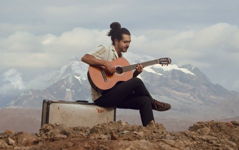 El cantautor brasileño está preparando su próximo disco, Latitude Zero, que estará comprendido por dos volúmenes.