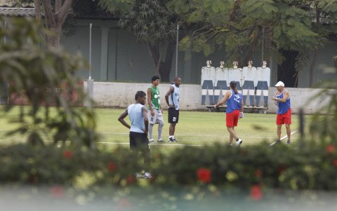 En 2010, Sebastián Beccacece fue el asistente técnico de Jorge Sampaoli en Emelec.