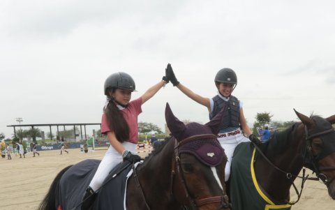 Juliana Faini y Sofía Martínez.
