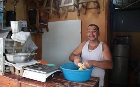 En difrentes sectores de las ciudades del país, la mayoría de migrantes venezolanos se dedican al comercio.