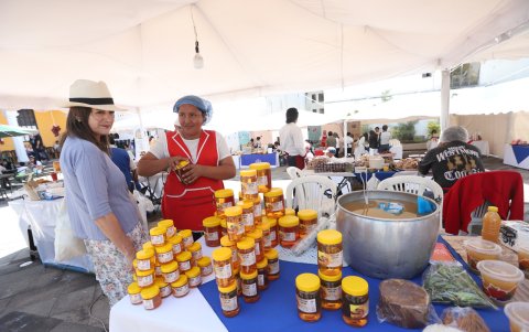 En la feria, los emprendedores también ofrecen  productos naturales