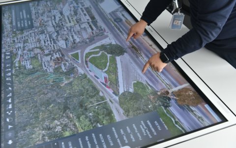 Alertas. En la sala de crisis estudian la magnitud del incendio o aluvión, etc.