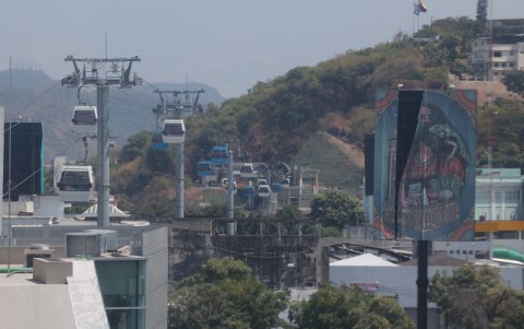 Deterioro. Una de las piezas que conforman la galería se encuentra rota. No se aprecia la iguana ni la Torre Morisca.