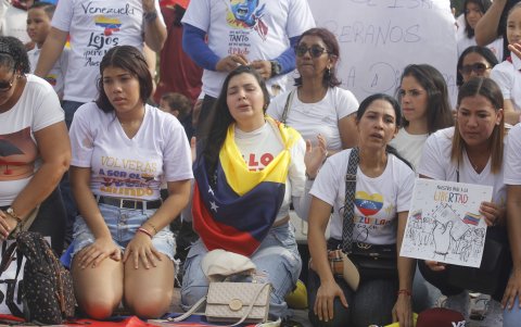 Este 3 de agosto en la ciudad de Guayaquil se dio un plantón en la explanada del Teatro Centro Cívico para realizar oraciones por Venezuela.