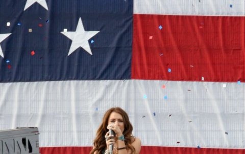 Tras cámara de 'Party in the U.S.A'. Este video fue grabado en un autocinema.