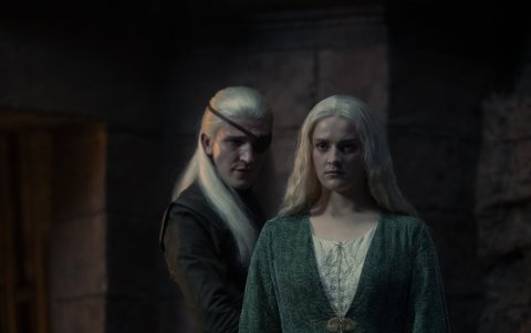 Escena del príncipe Aedmon y la reina Healena, en el episodio final de la segunda temporada de House of The Dragon.