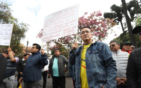 Los taxistas llevaron pancartas y bocinas para hacerse escuchar.
