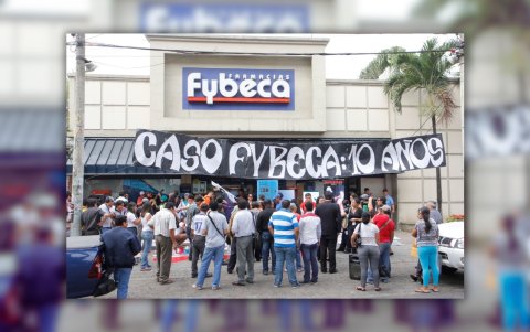 Cada año, hay quienes se han regresado al sitio en la fecha del suceso, para recordar lo sucedido y pedir justicia.