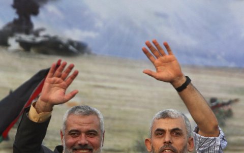 Ismail Haniya (izquierda), y Yahya Sinwar (derech)