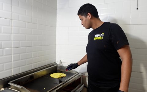 Proceso. Después de cinco años Eduardo ha logrado mantener una estabilidad laboral, económica y estudiantil en Ecuador.