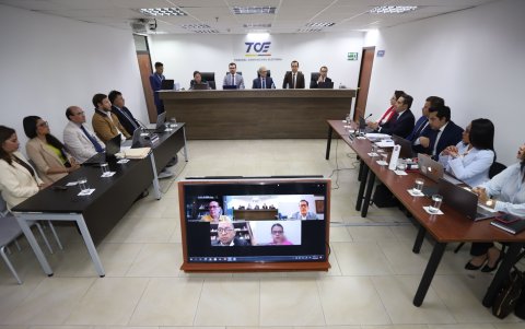 Yadira Saltos y Augusto Verduga asistieron de forma presencial a la audiencia. Mientras que Franco Loor y Párraga, de manera virtual.