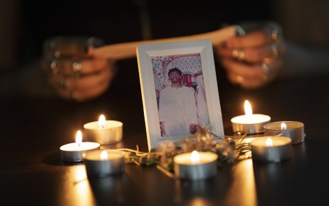 La fotografía de Tangaraju Suppiah, ejecutado por tráfico de marihuana, durante una vigilia en su honor.